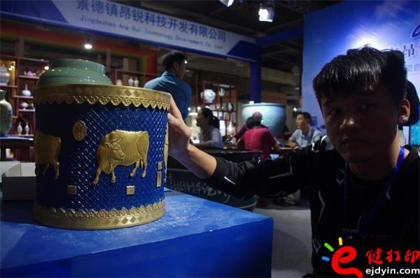 3D打印陶瓷作品展示,3d打印陶瓷粉末材料 景德鎮(zhèn)結(jié)合3D打印雕刻技術(shù)顛覆傳統(tǒng)手工制陶